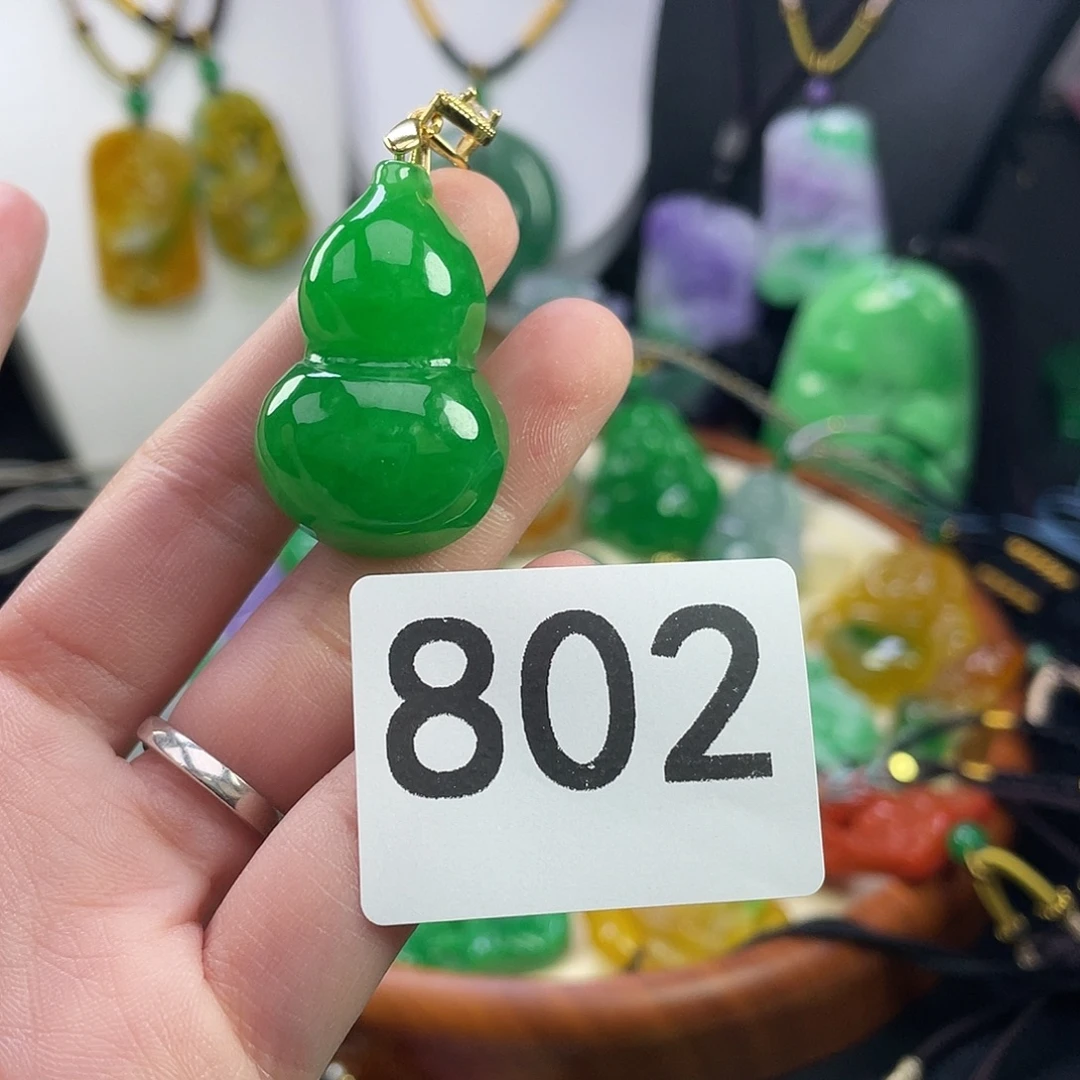 翡翠未镶嵌吊坠(赠链)