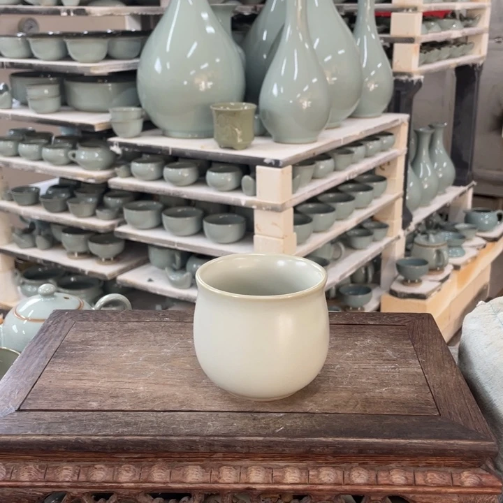 摆件月白釉大福袋杯