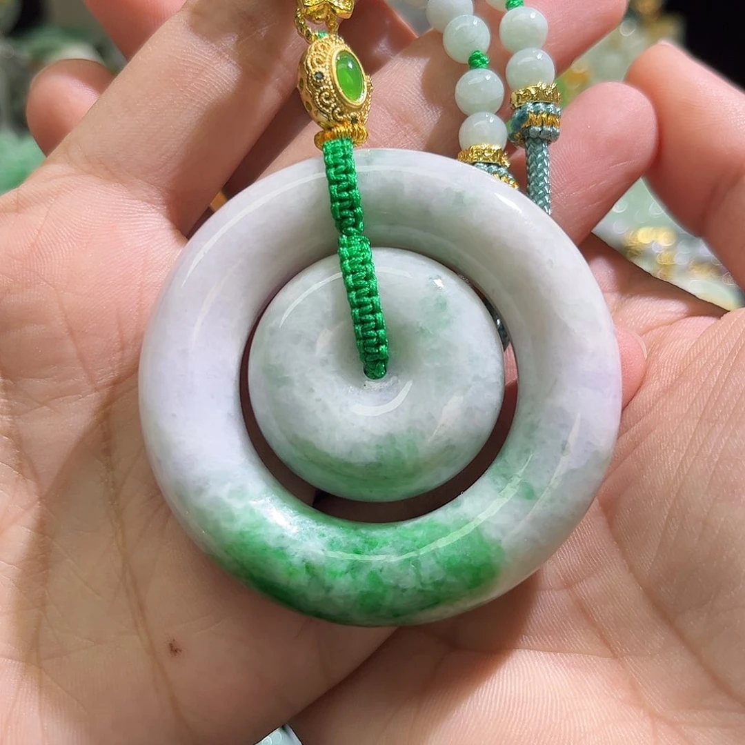 翡翠未镶嵌颈饰待编织