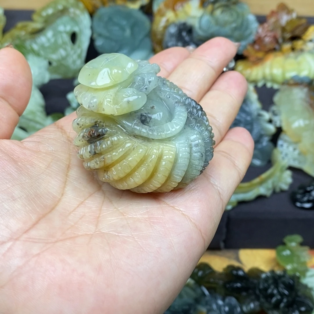 蛇纹石玉颈饰未镶嵌