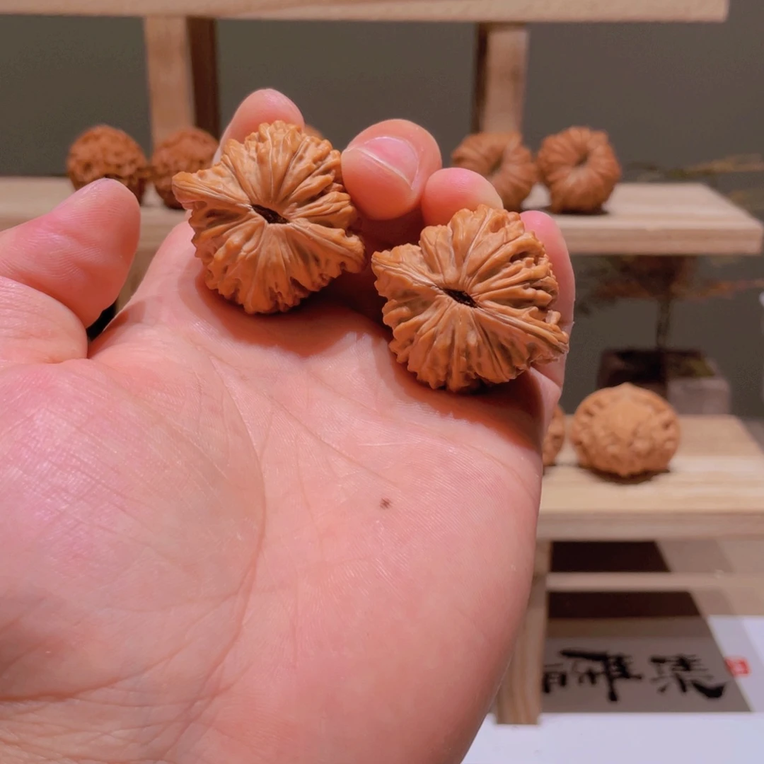 大***轿文玩核桃把件汉高楼