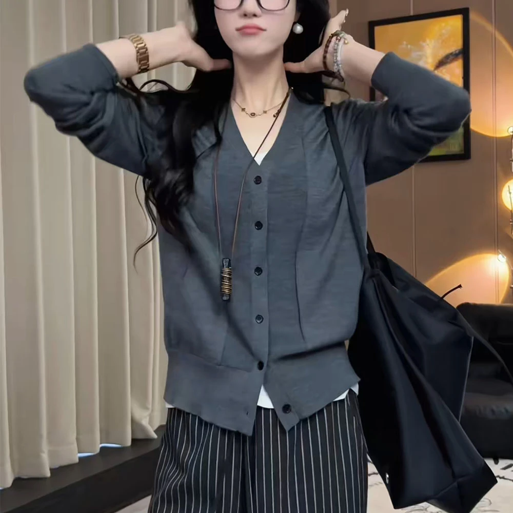 秋季女灰色V领针织开衫外套高级感减龄洋气独特别致内搭毛衣上衣