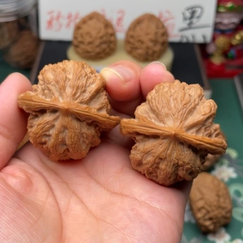 【闪购商品】文玩核桃吊坠43梨木台