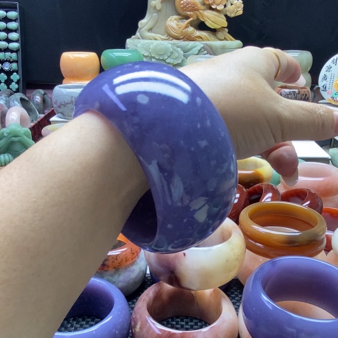 若***久石英质玉未镶嵌手镯