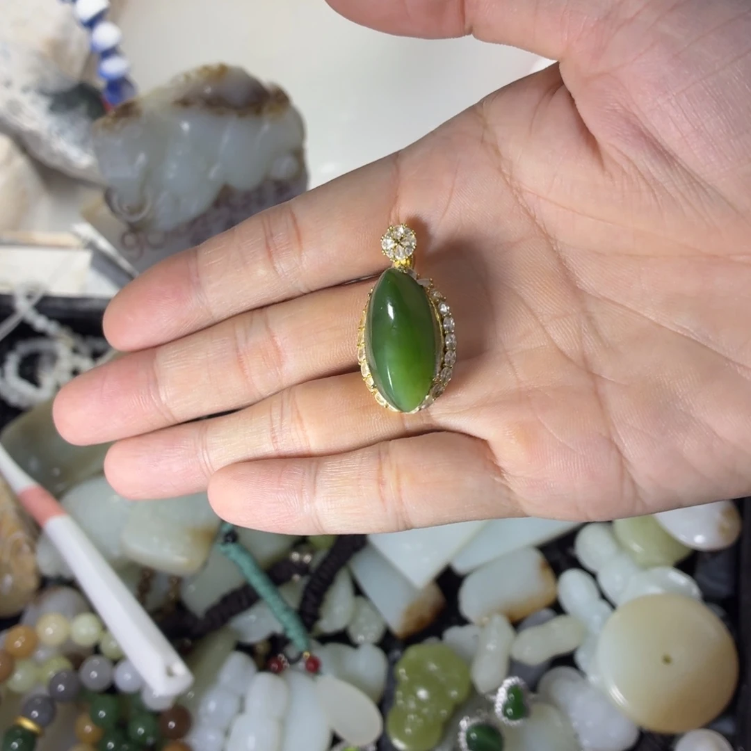 和田玉未镶嵌车挂