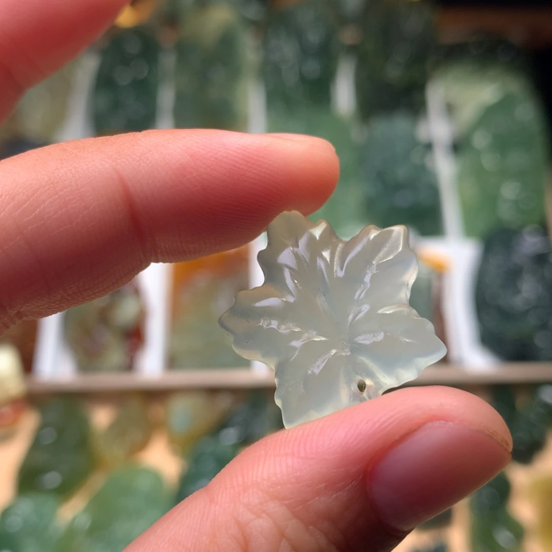 未镶嵌蛇纹石玉挂件枫叶