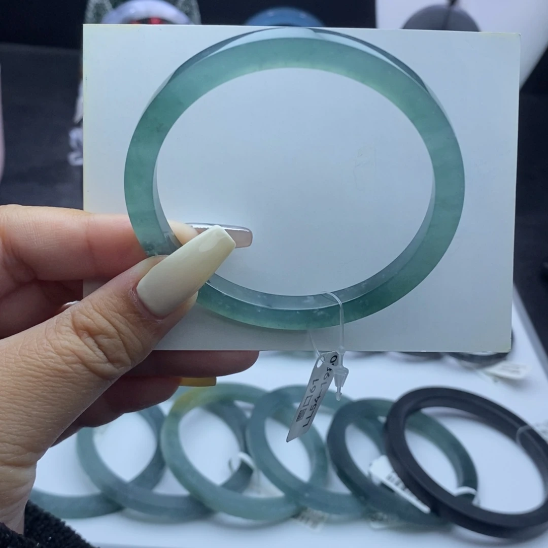 定制翡翠未镶嵌手镯冰绿渐变