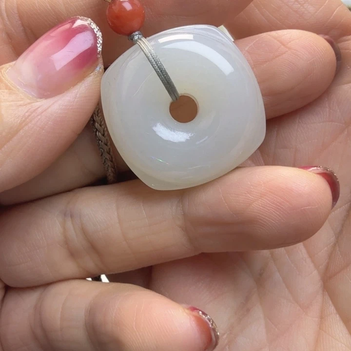 草***了和田玉未镶嵌颈饰