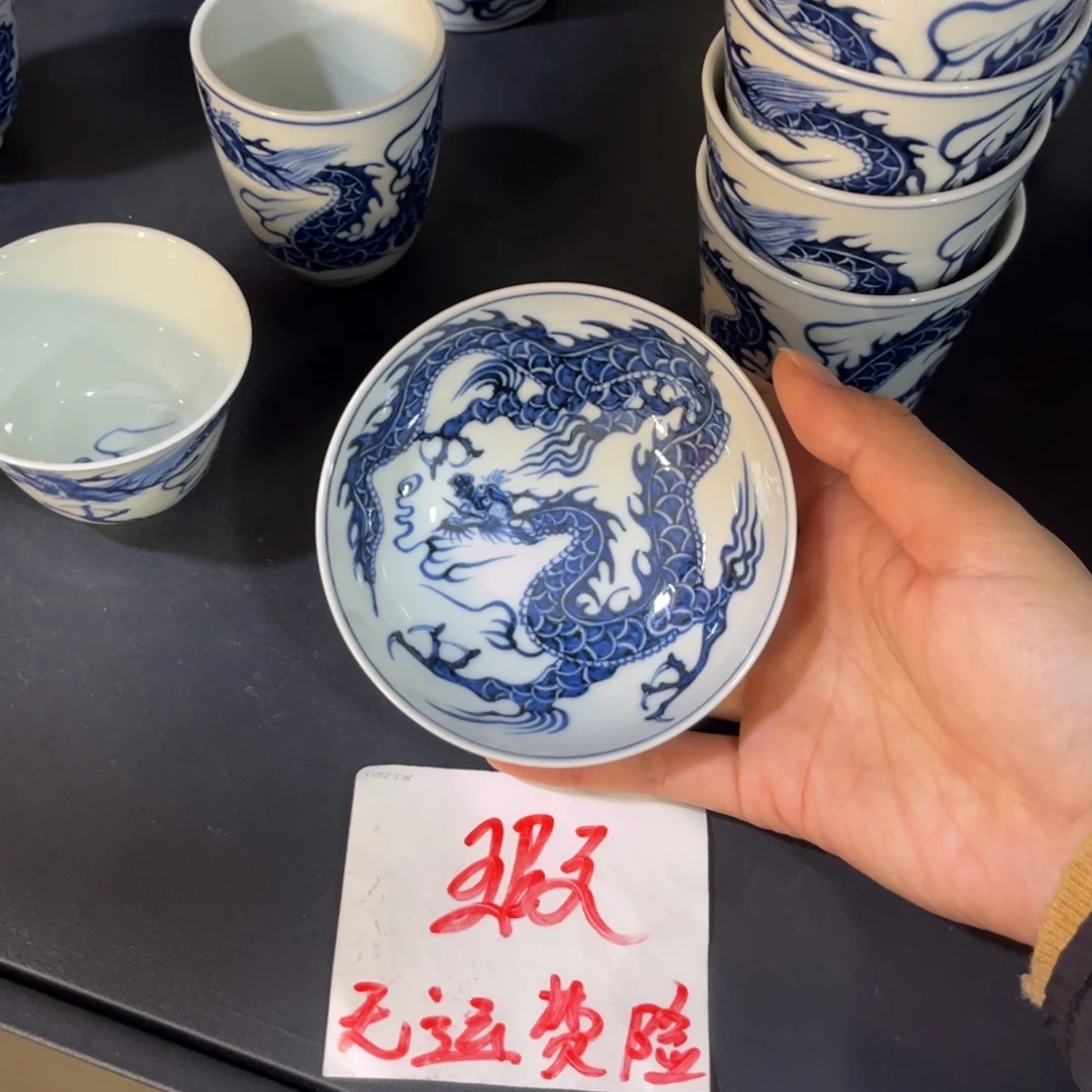 青花仿元铠甲龙普洱杯