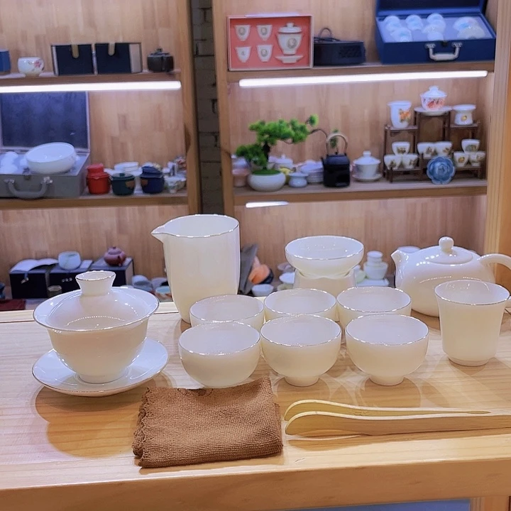 纯白羊脂玉套装加两个客杯