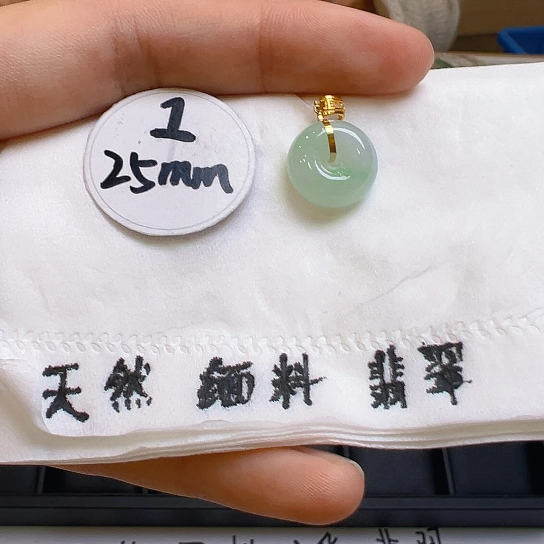 翡翠颈饰18K金镶嵌翡翠