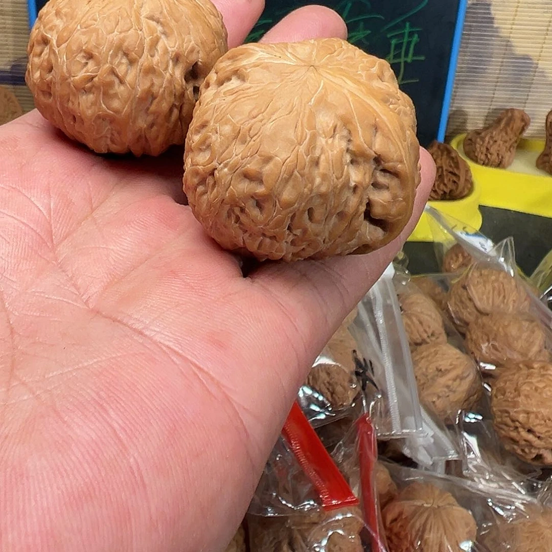 桃核吊坠上****泡铁锤妹妹