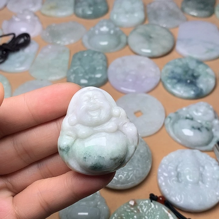翡翠未镶嵌颈饰佛