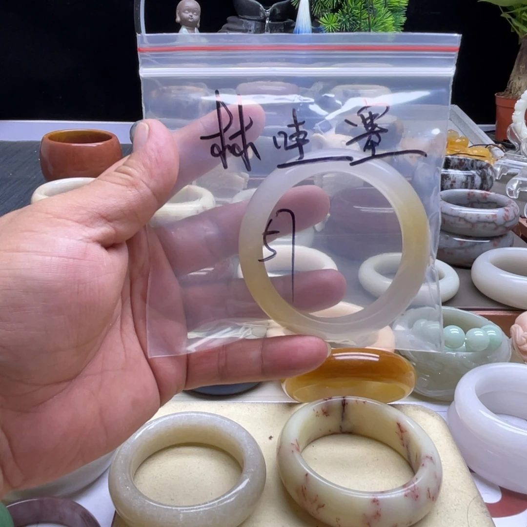 林***塞未镶嵌手镯石英质玉（佘太翠）