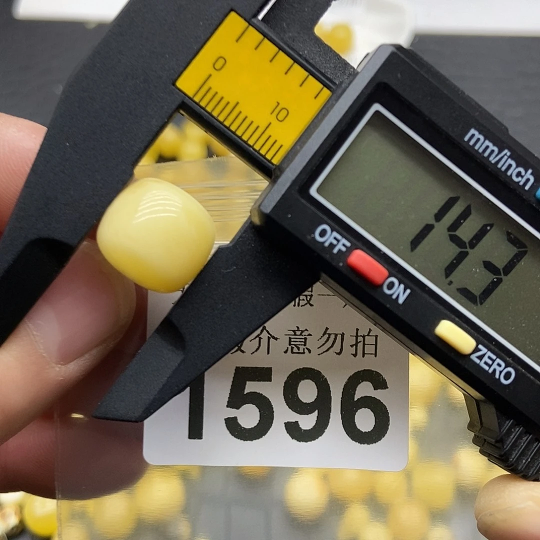 蜜蜡未镶嵌珠宝奇石1596