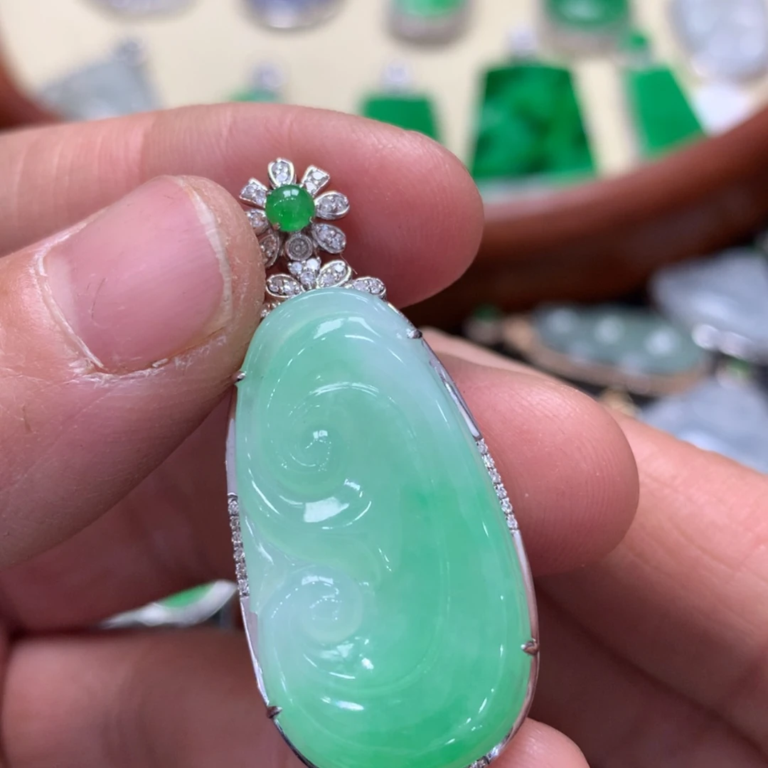 【闪购商品】翡翠颈饰18K金镶嵌如意