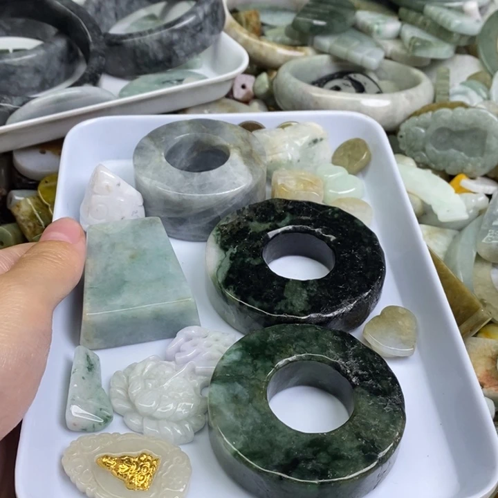 翡翠未镶嵌颈饰天然翡翠17