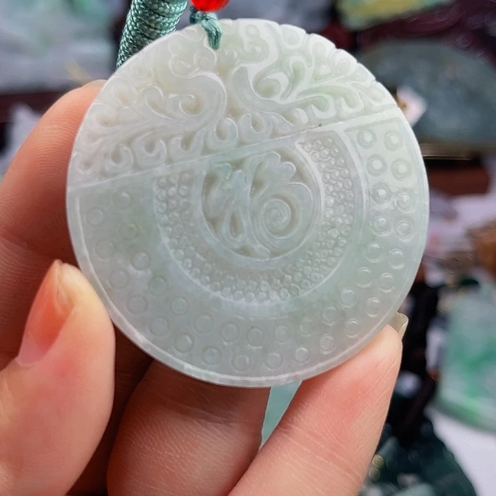 翡翠未镶嵌颈饰挂件