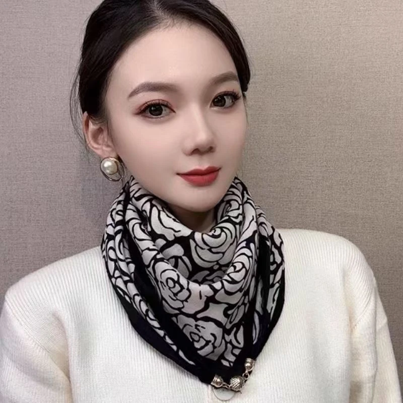 方巾女士丝巾磁吸扣新款时尚百搭披肩冬款洋气保暖柔软围脖围巾女