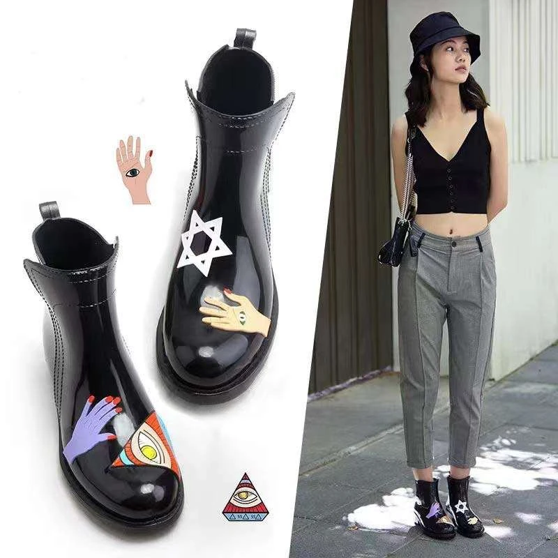 雨牧新款个性贴花雨鞋女款短筒时尚防水鞋胶鞋成人防滑户外雨靴