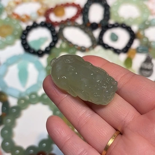 蛇纹石玉未镶嵌吊坠