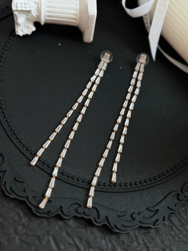 钛钢耳饰 LARVINA香槟色带钻长耳环