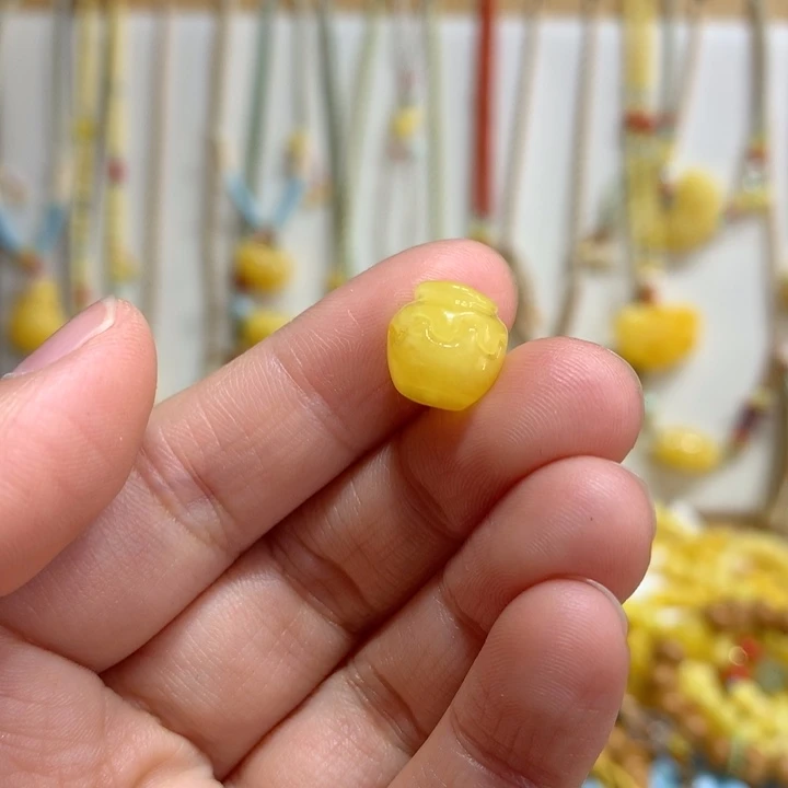 蜜蜡未镶嵌裸石配饰