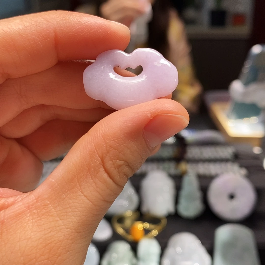 翡翠未镶嵌颈饰锁