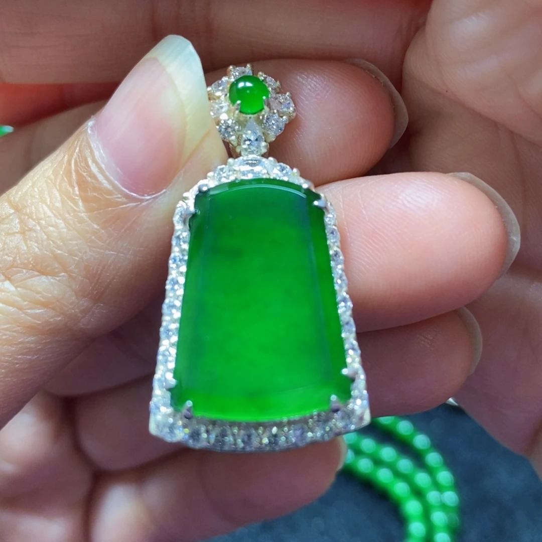 翡翠颈饰银S925镶嵌天然翡翠