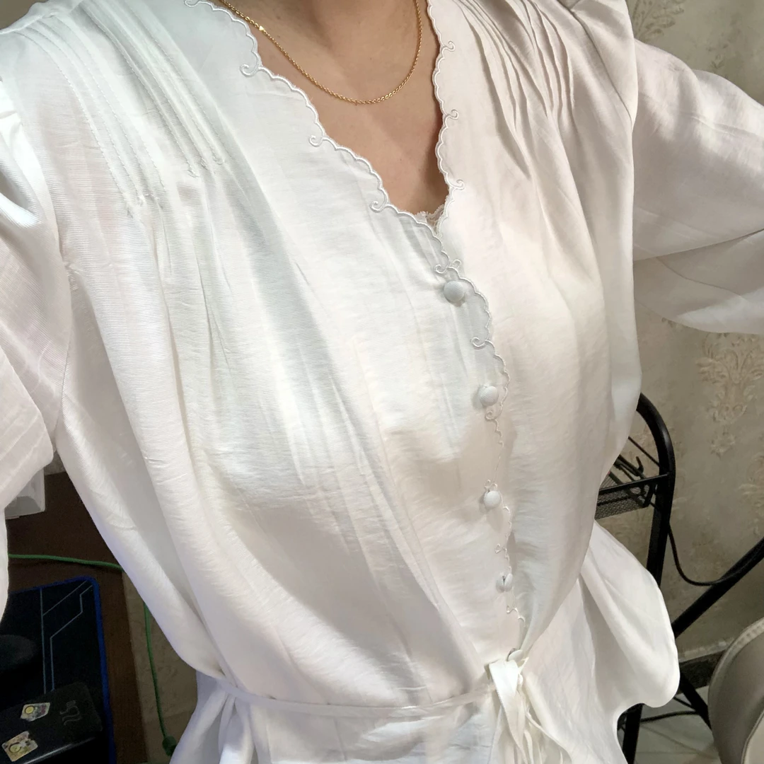 宫廷风小泡袖白色衬衫