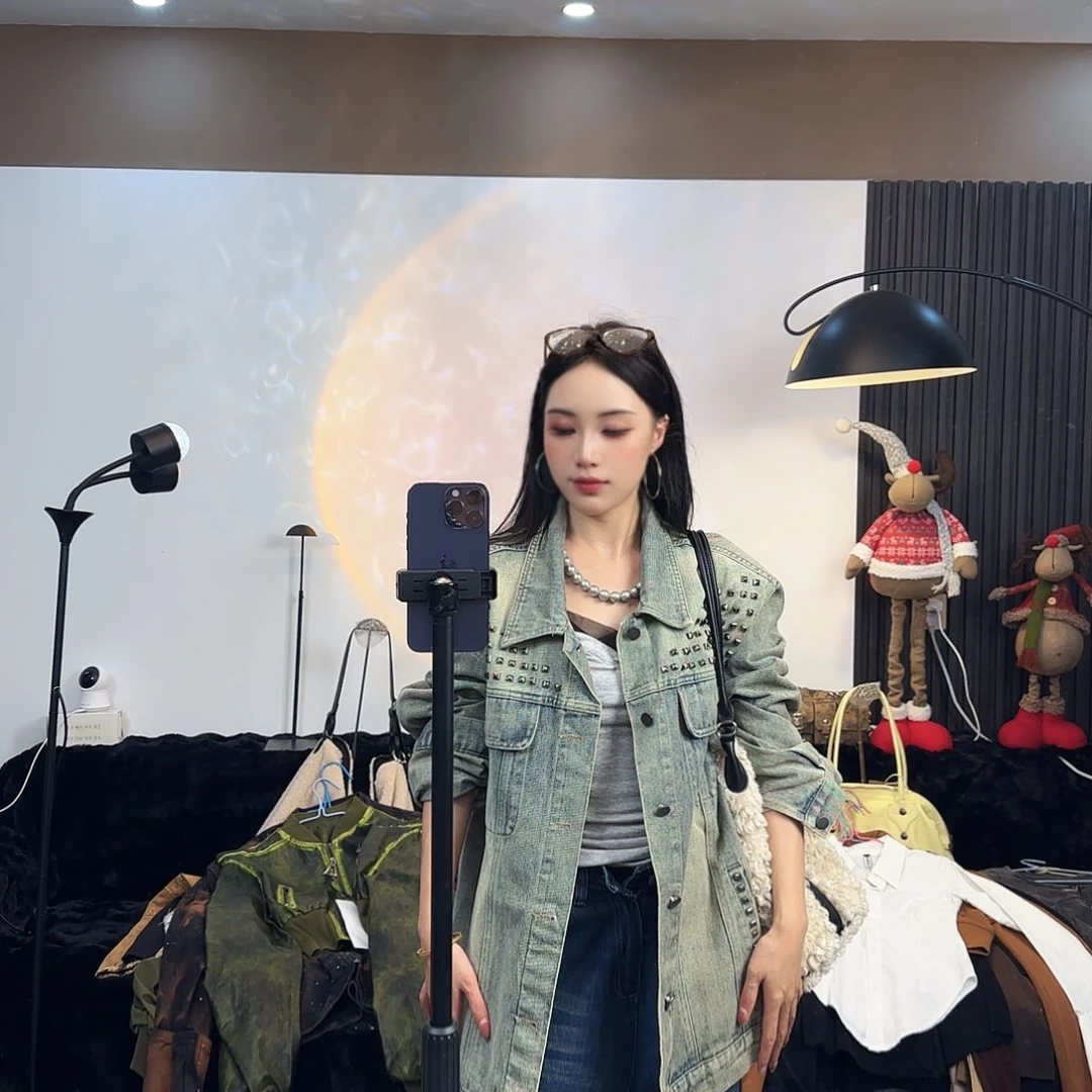 牛仔牛仔外套外套铆钉