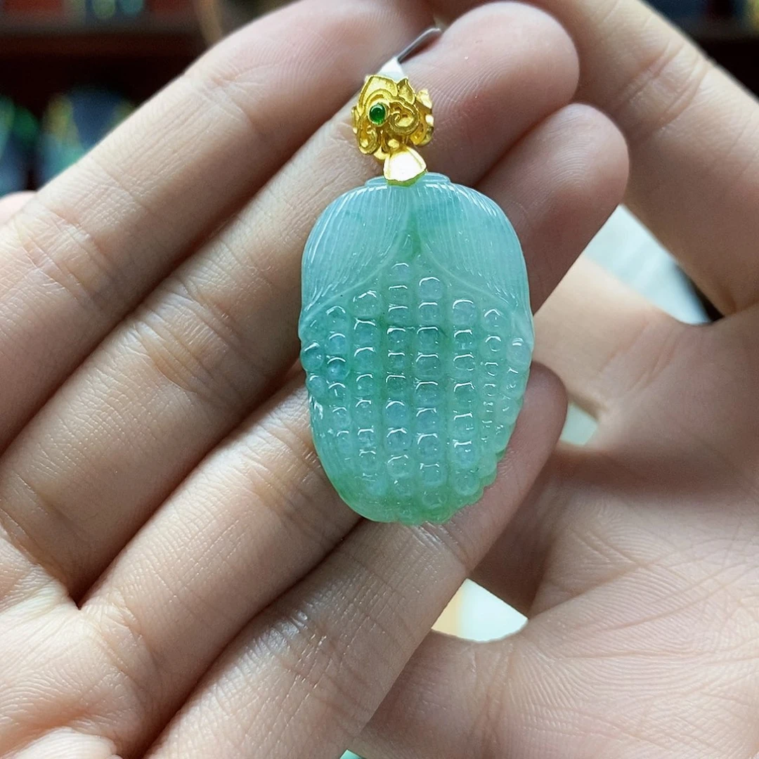 清****翡翠未镶嵌颈饰吊坠