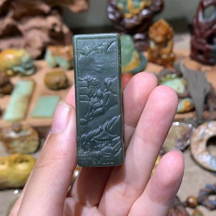 未镶嵌岫岩河磨玉（透闪石质玉）挂件