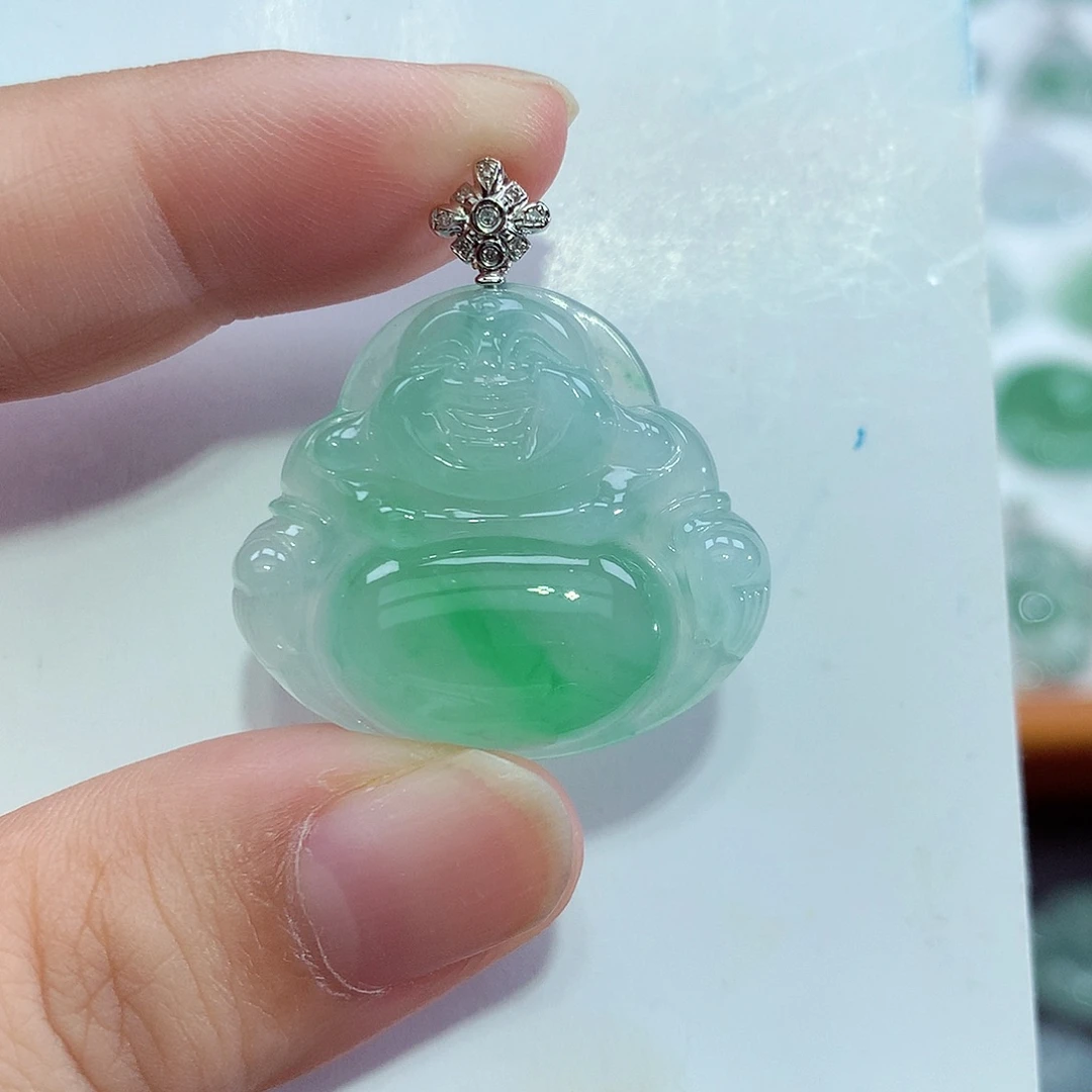 颈饰18K金镶嵌翡翠佛