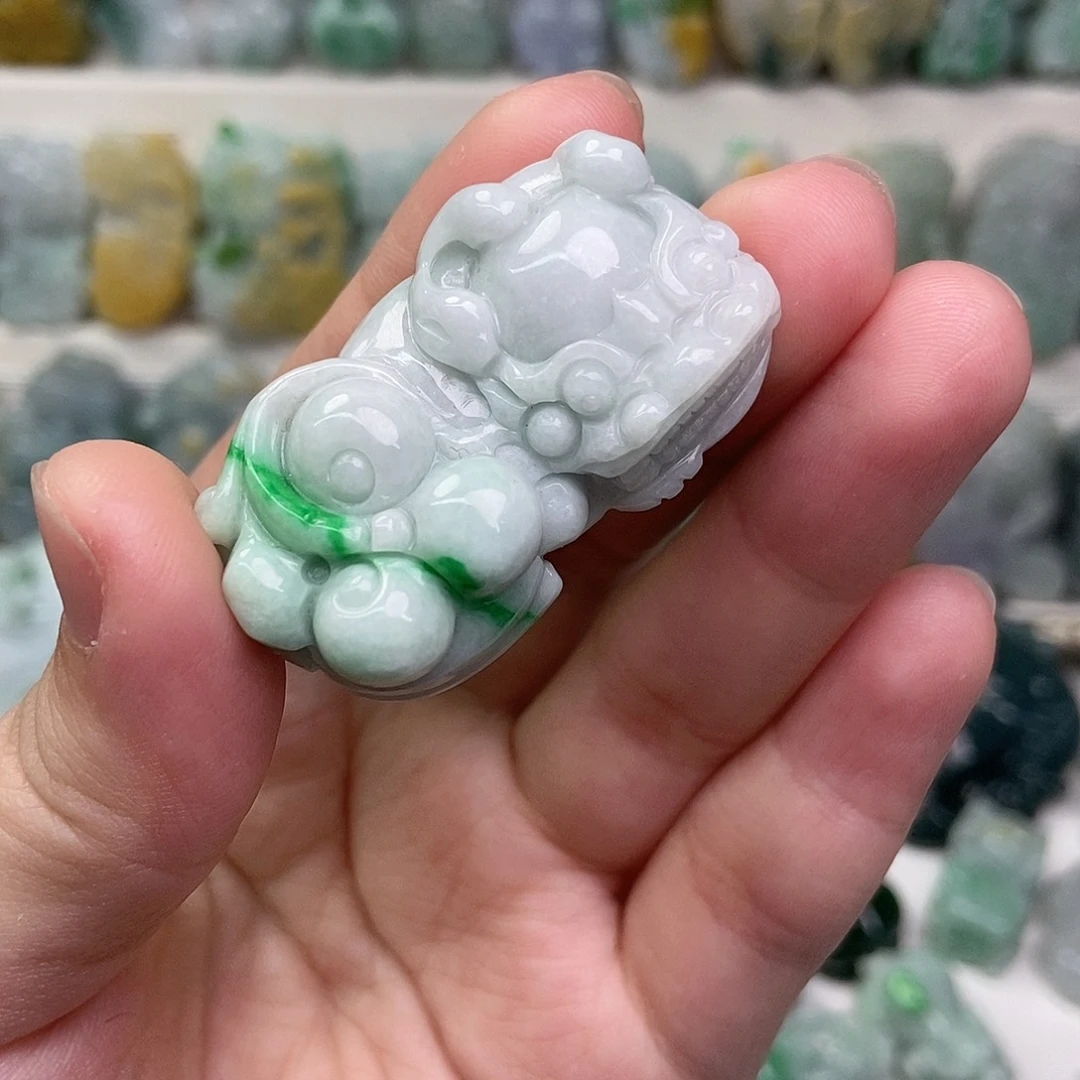 翡翠未镶嵌吊坠(赠链)