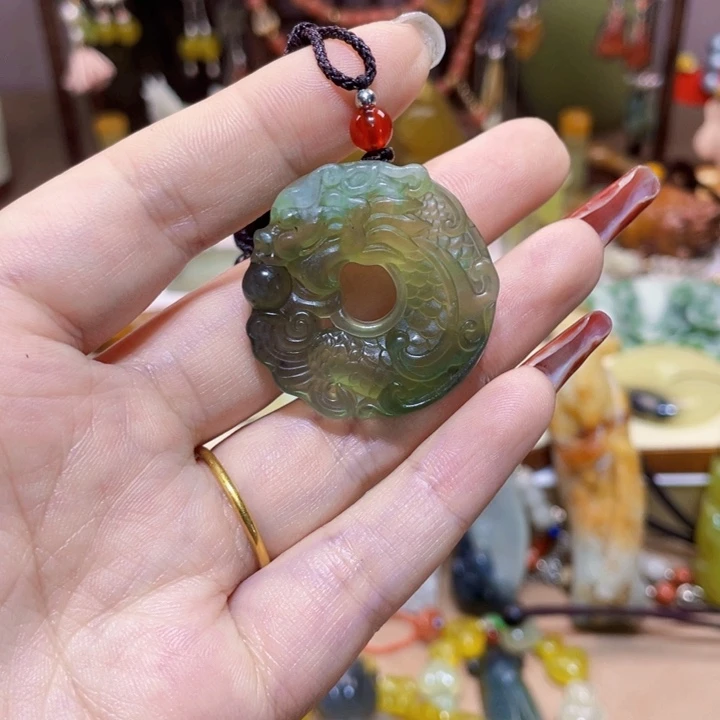 蛇纹石玉颈饰未镶嵌