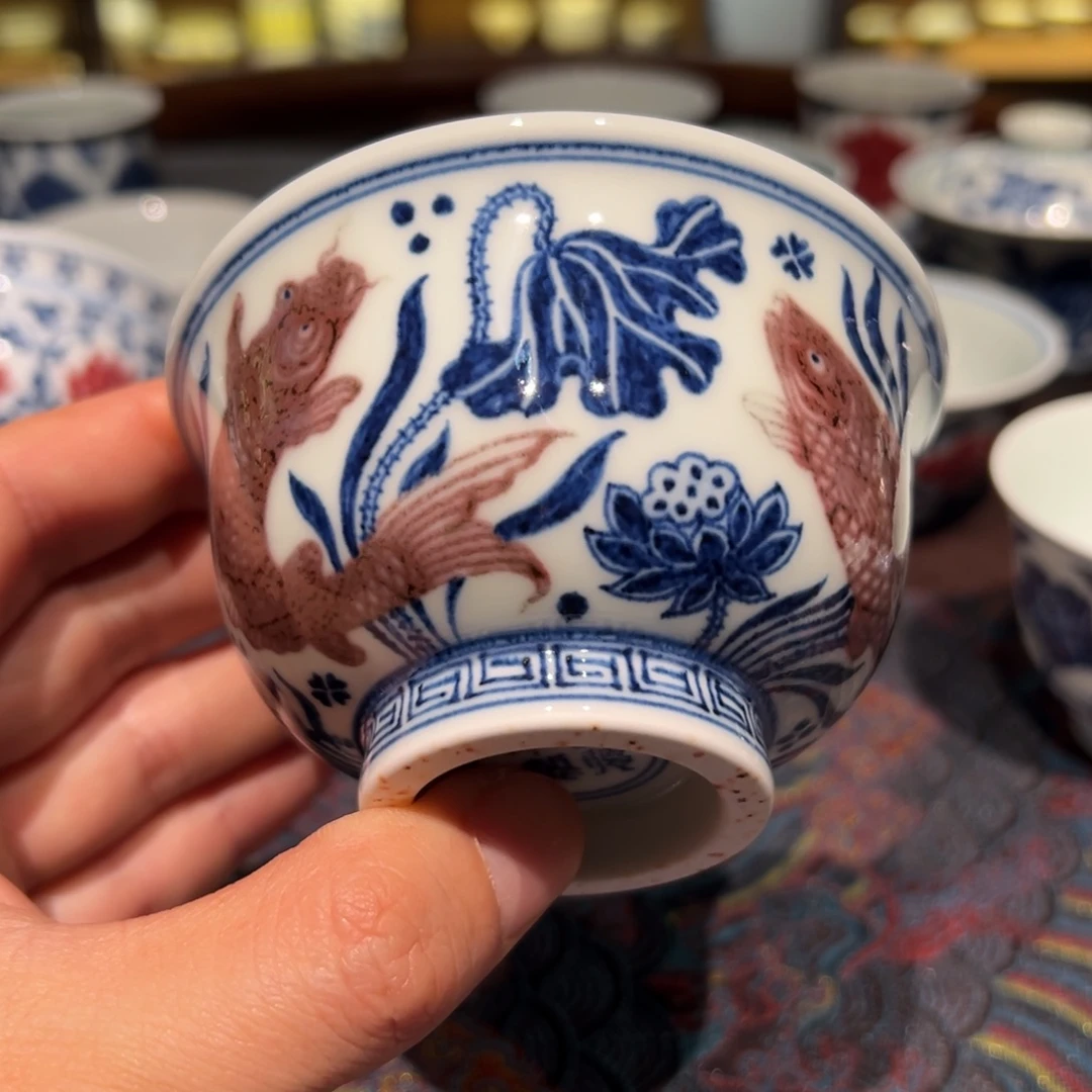 陶精品青花釉里红鱼藻纹压手杯口径约9.3厘米