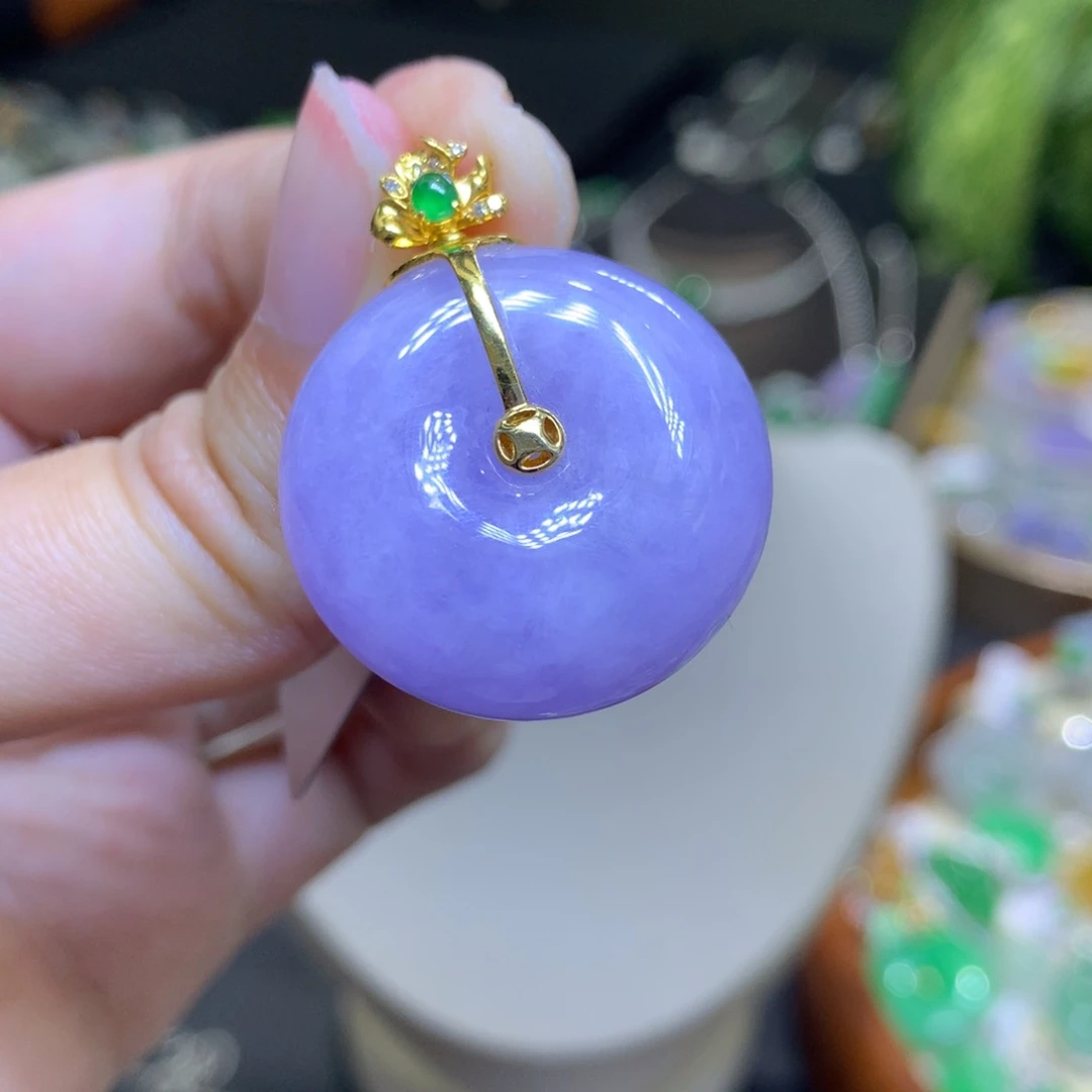 颈饰18K金镶嵌翡翠