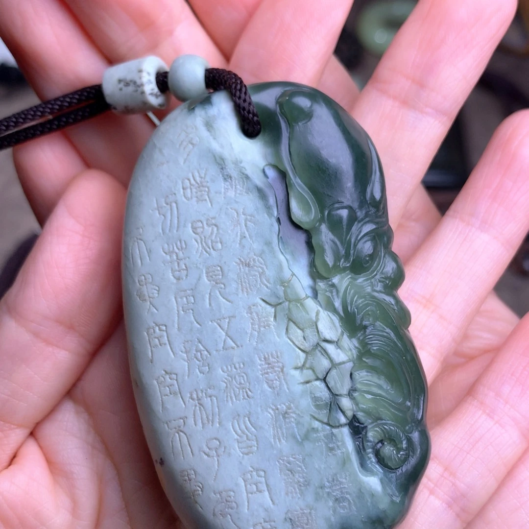 未镶嵌岫岩河磨玉（透闪石质玉）把件