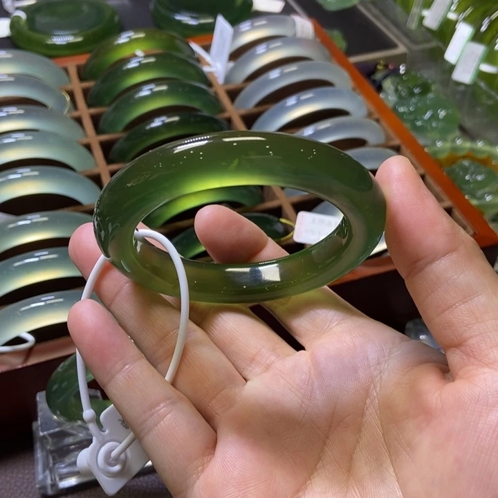 蛇纹石玉未镶嵌手镯54