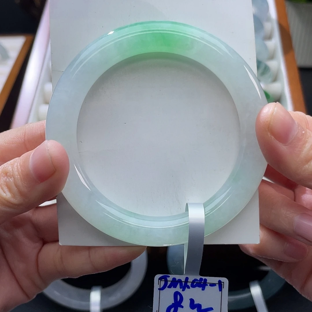 翡翠未镶嵌手镯55冰绿