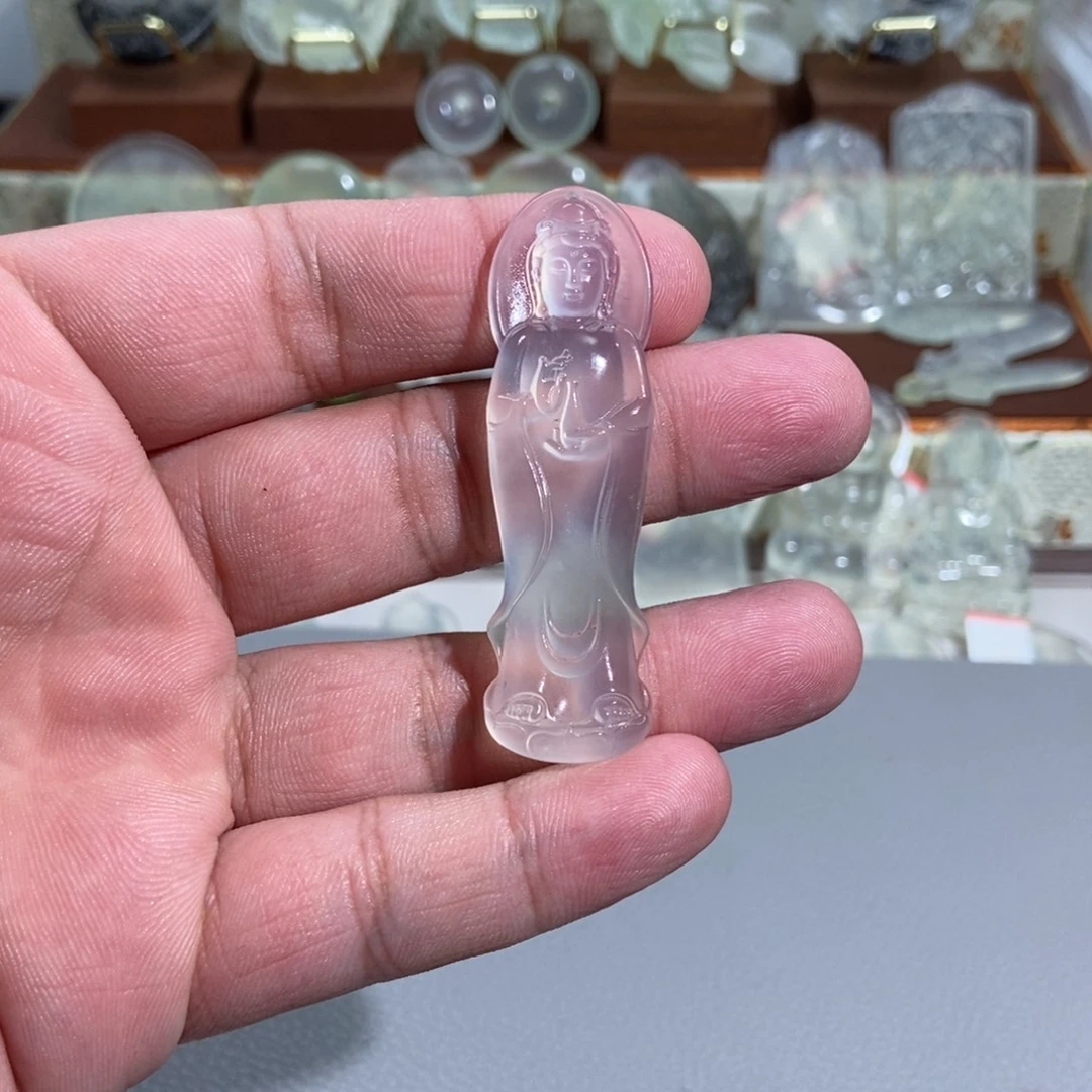 向***往蛇纹石玉未镶嵌颈饰