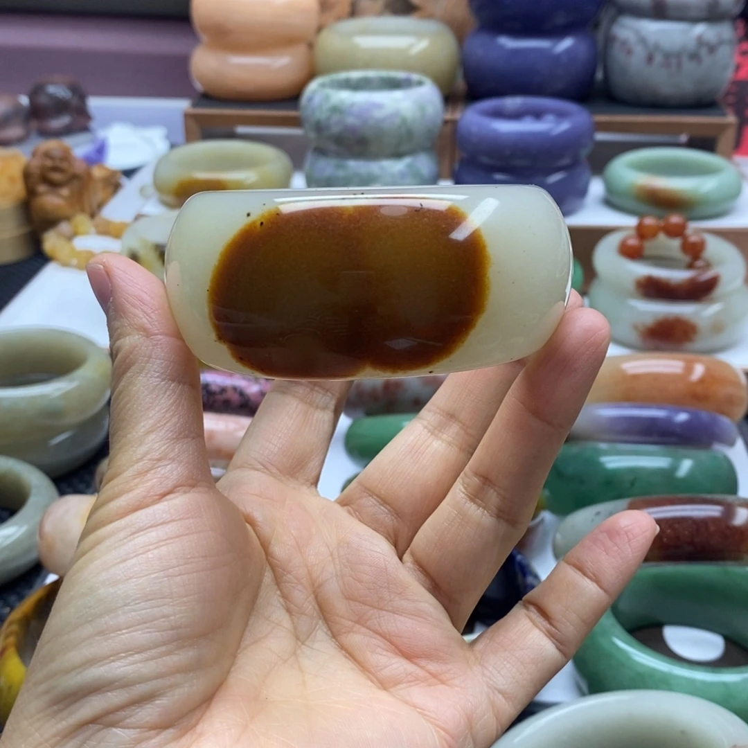 三***宝未镶嵌手镯石英岩玉