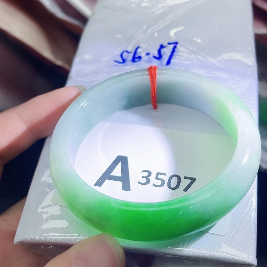 翡翠手镯未镶嵌手镯