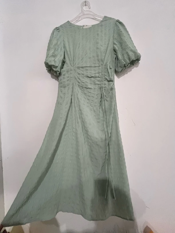 夏季小众设计感法式连衣裙气质优雅收腰显瘦褶皱裙