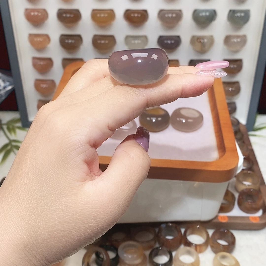 敏***笑玛瑙/玉髓未镶嵌戒指