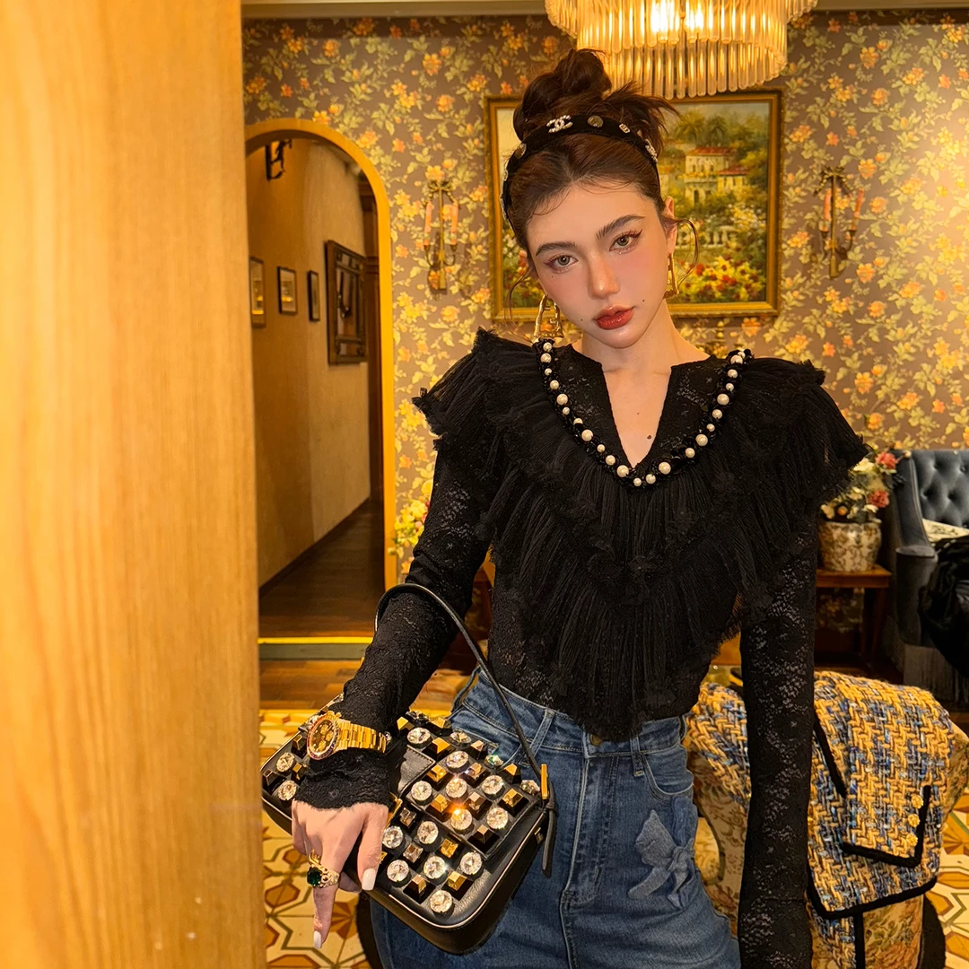 M/Q〔名伶千金〕 重工钉珠荷叶领长袖蕾丝上衣