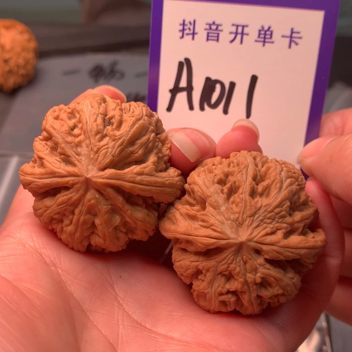 文玩核桃吊坠粗筋