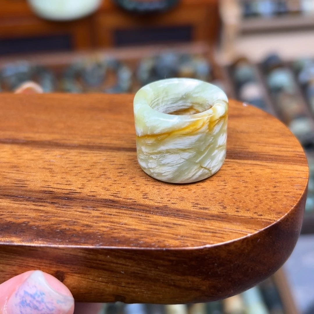 蛇纹石玉未镶嵌颈饰内径16.2