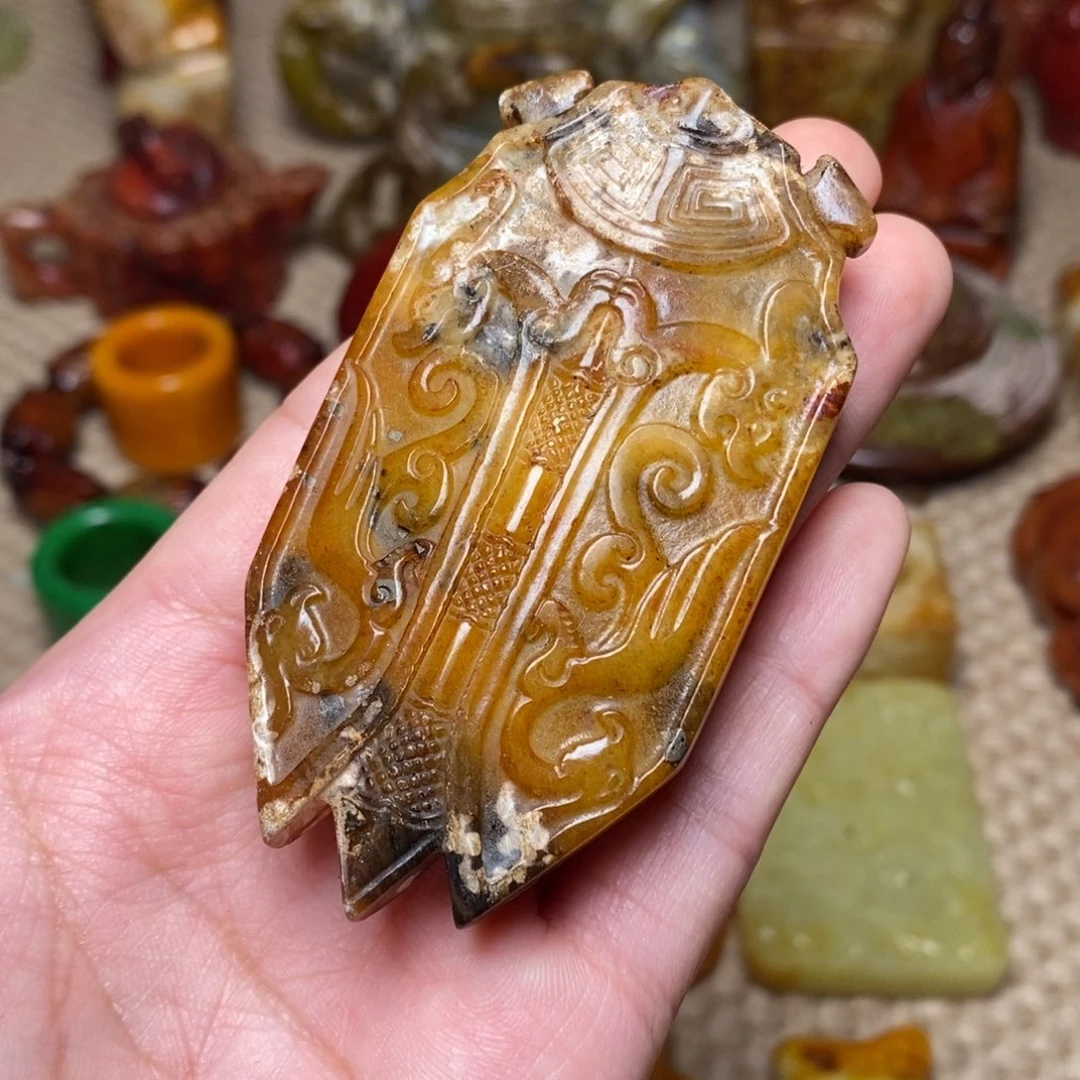 蛇纹石玉未镶嵌颈饰